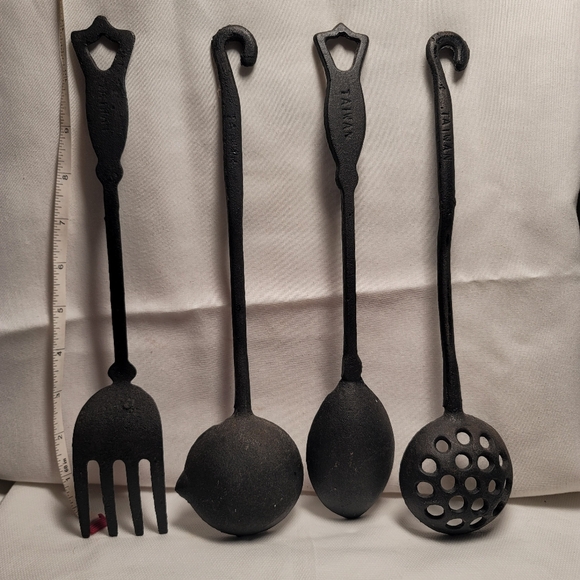 VTG. Cast Iron Kitchen Utensils with Holder. Set of 4. (390) - Picture 2 of 10
